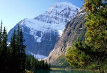 巴萨防守稳固如山，乌姆蒂蒂成为球队不可逾越的后防屏障